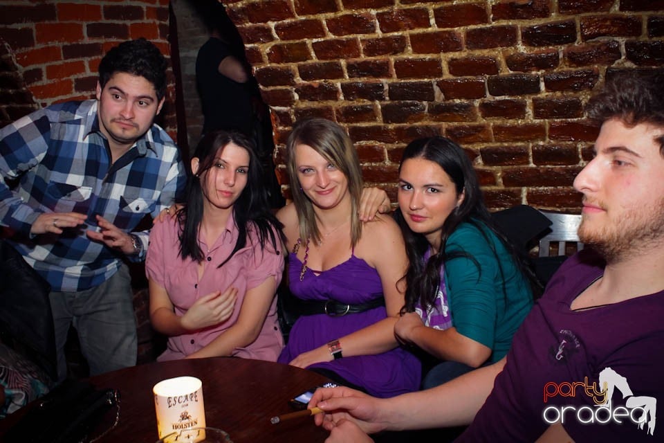 Dans şi distracţie în Club Escape,