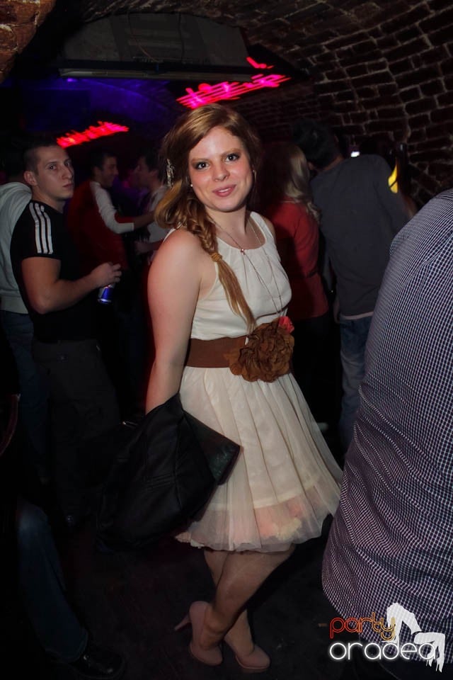 Dans şi distracţie în Club Escape,