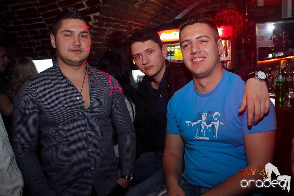 Dans şi distracţie în Club Escape,