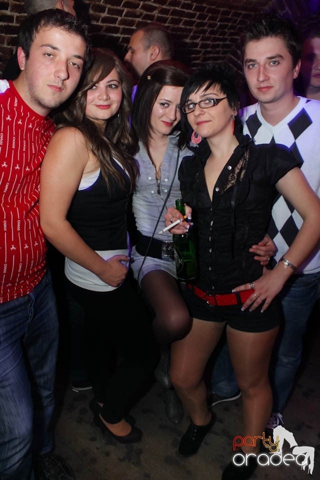 Dans şi distracţie în Club Escape,