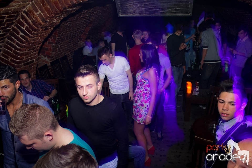 Dans şi distracţie în Club Escape,