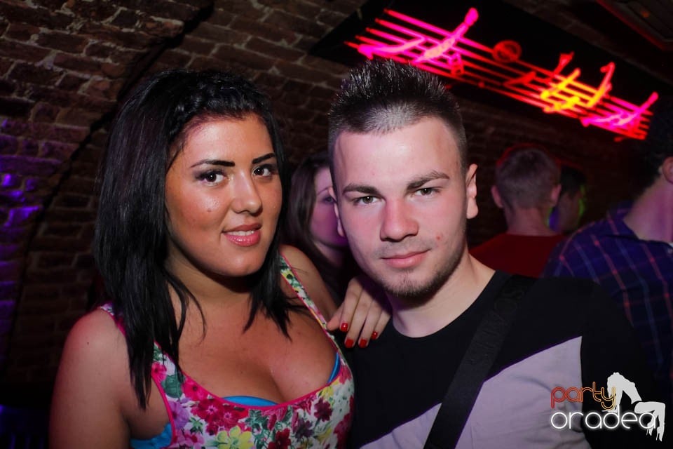 Dans şi distracţie în Club Escape,