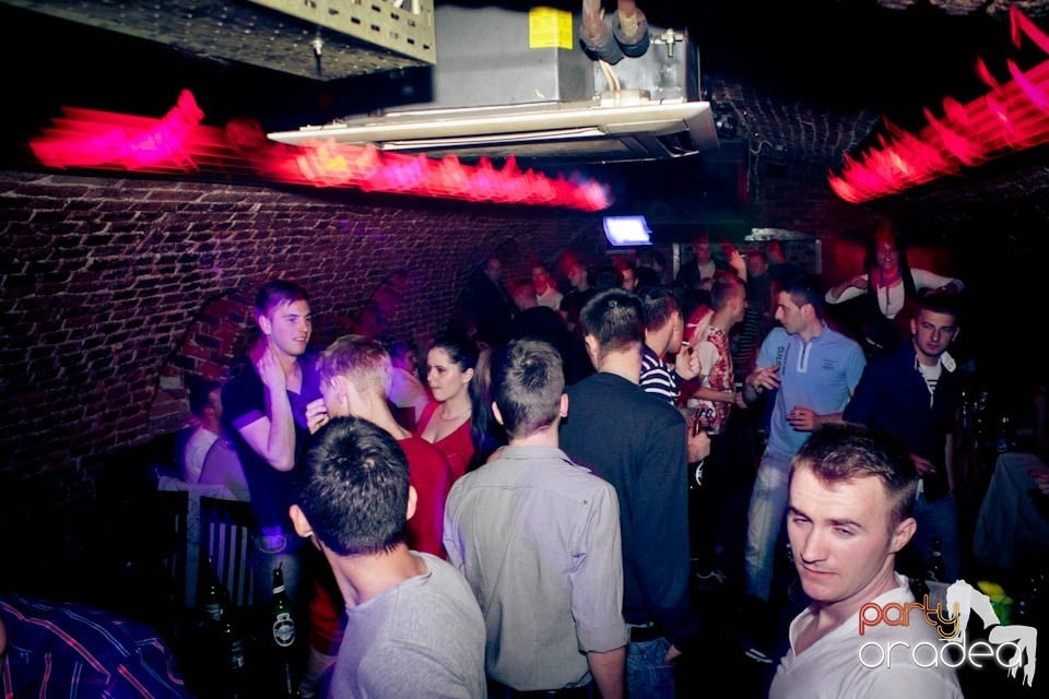 Dans şi distracţie în Club Escape,