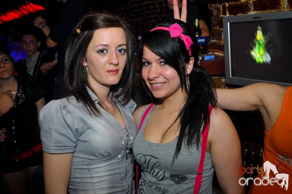 Dans şi distracţie în Club Escape,