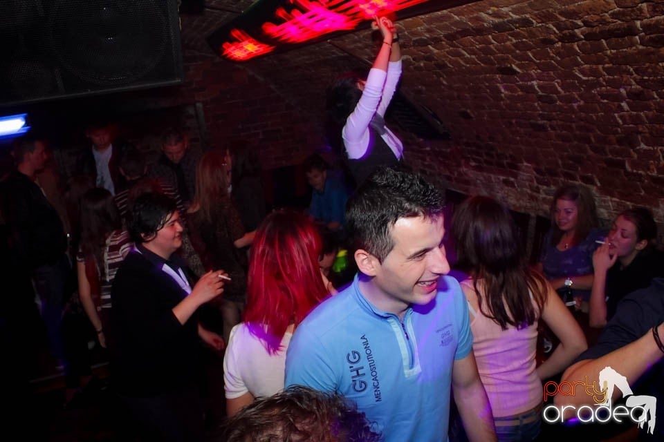 Dans şi distracţie în Club Escape,