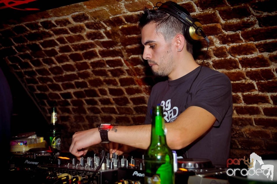 Dans şi distracţie în Club Escape,