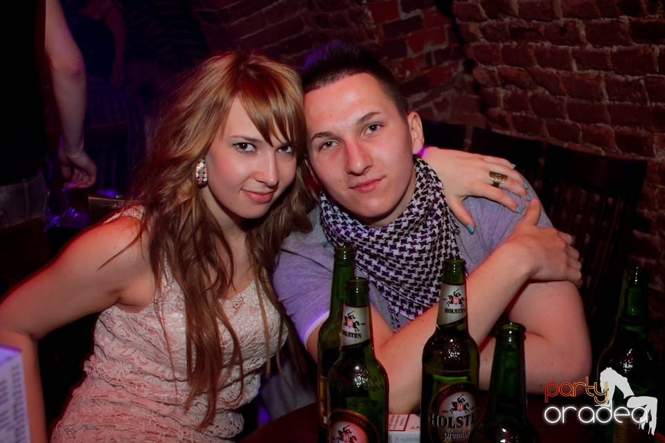 Dans şi distracţie în Club Escape,