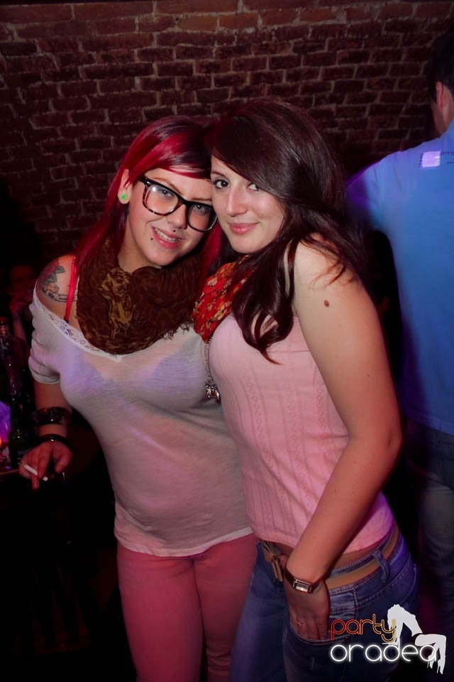Dans şi distracţie în Club Escape,
