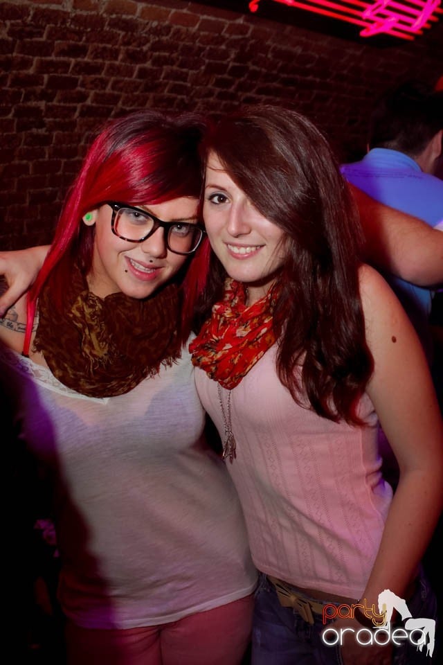Dans şi distracţie în Club Escape,