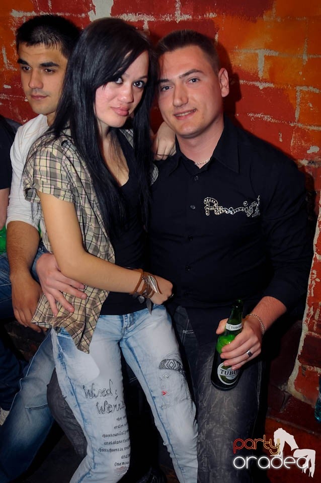 Dans şi distracţie în Club Escape,
