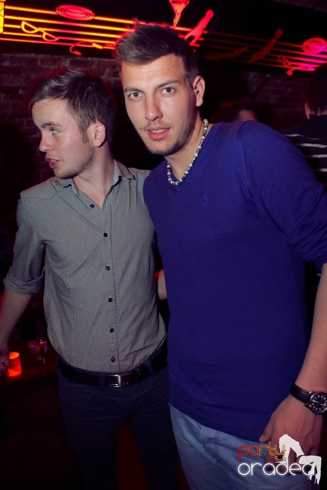 Dans şi distracţie în Club Escape,