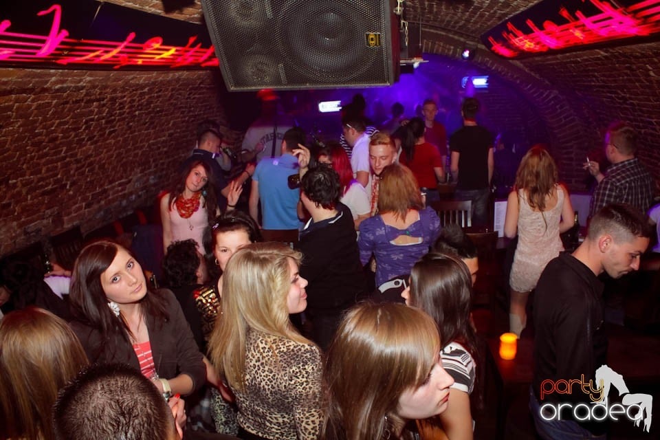 Dans şi distracţie în Club Escape,