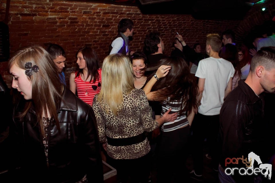 Dans şi distracţie în Club Escape,