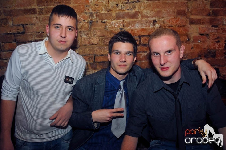 Dans şi distracţie în Club Escape,