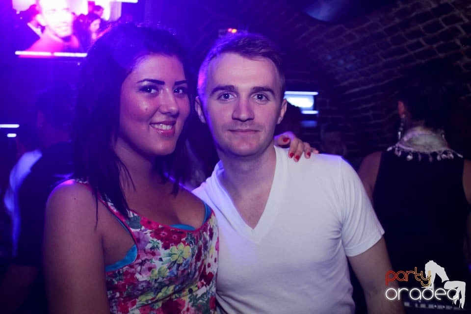 Dans şi distracţie în Club Escape,