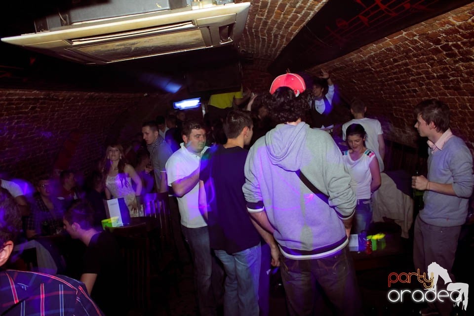 Dans şi distracţie în Club Escape,