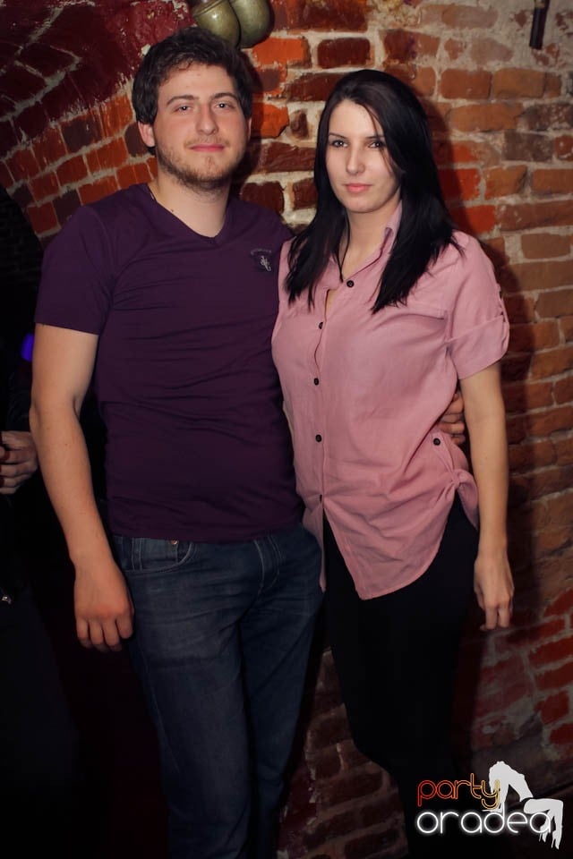 Dans şi distracţie în Club Escape,