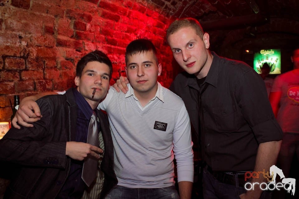 Dans şi distracţie în Club Escape,