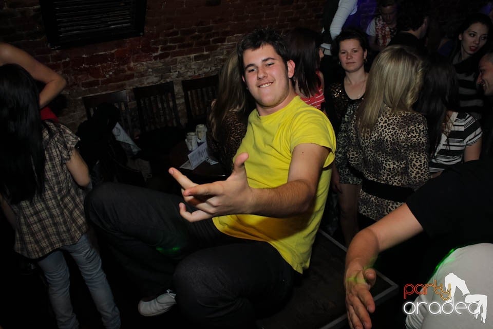 Dans şi distracţie în Club Escape,