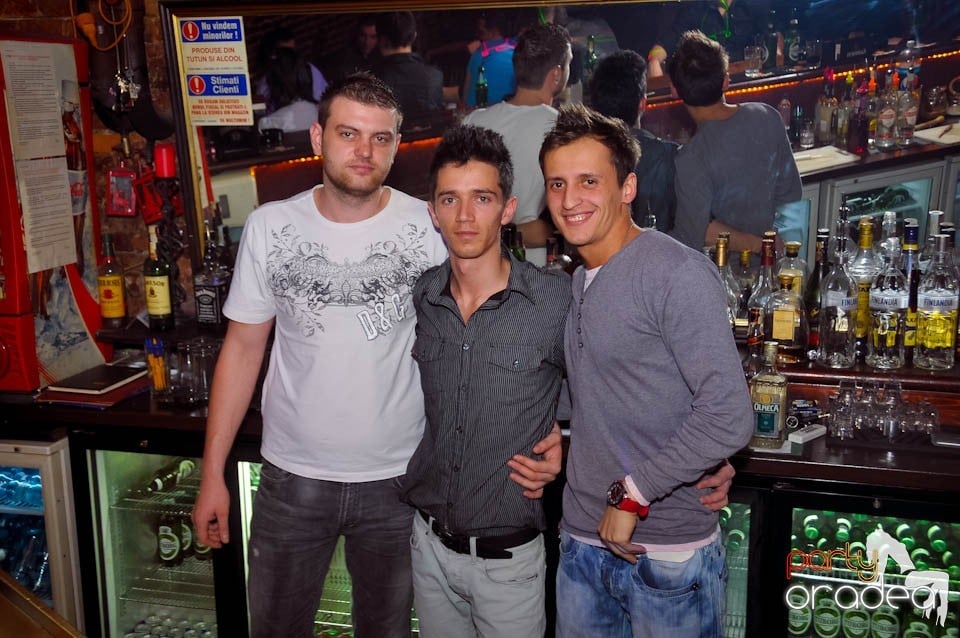 Dans şi distracţie în Club Escape,
