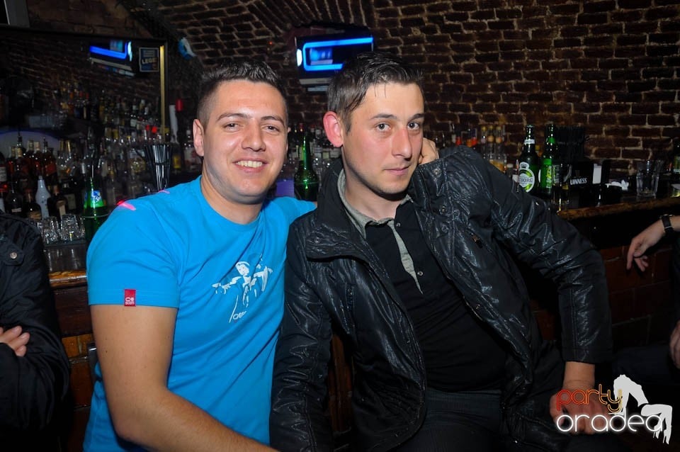 Dans şi distracţie în Club Escape,
