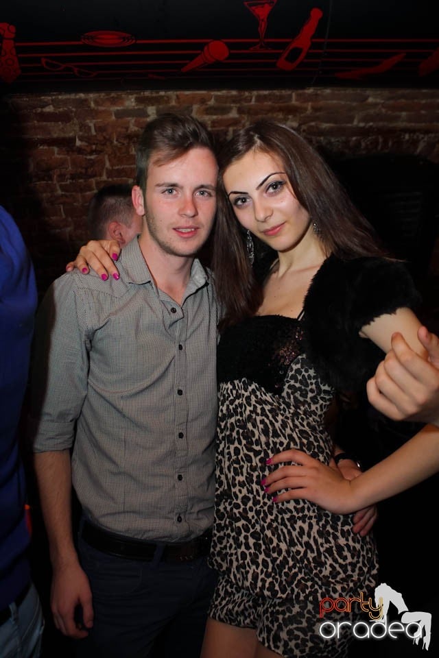 Dans şi distracţie în Club Escape,