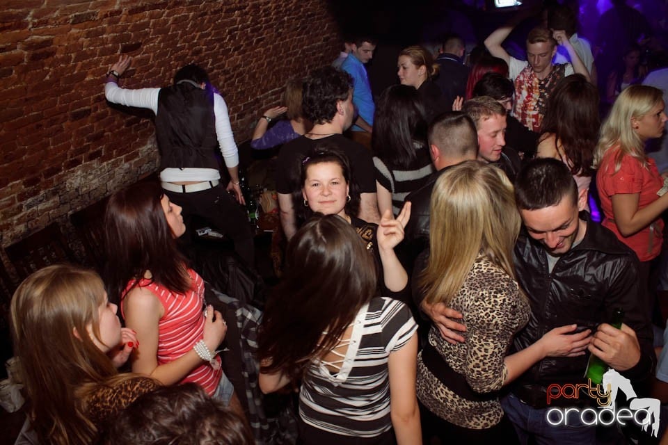 Dans şi distracţie în Club Escape,