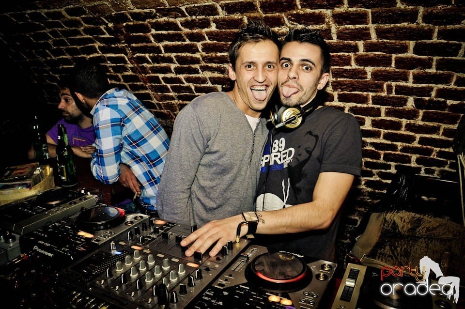 Dans şi distracţie în Club Escape,