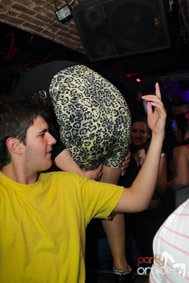 Dans şi distracţie în Club Escape,