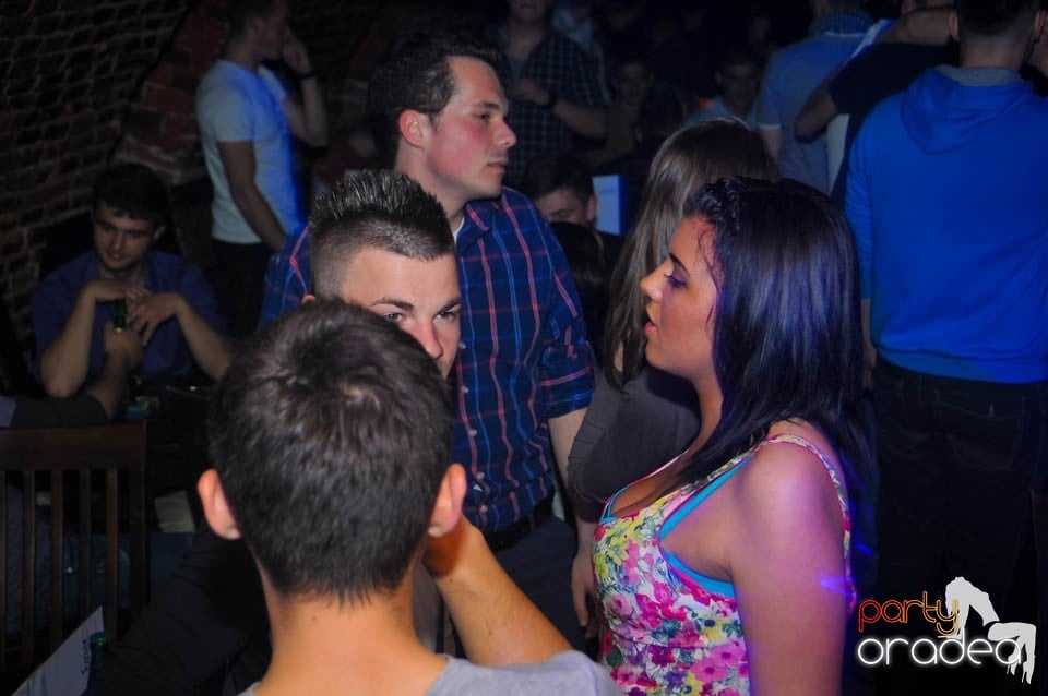 Dans şi distracţie în Club Escape,
