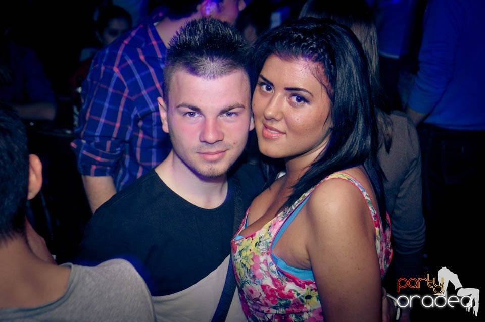 Dans şi distracţie în Club Escape,