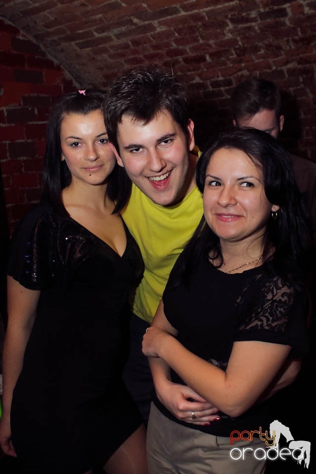 Dans şi distracţie în Club Escape,