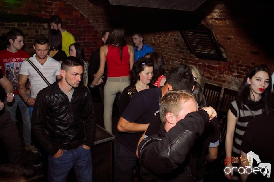 Dans şi distracţie în Club Escape,
