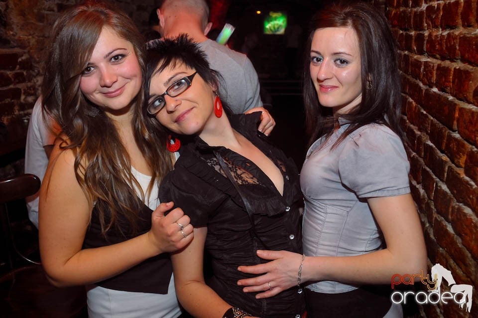 Dans şi distracţie în Club Escape,