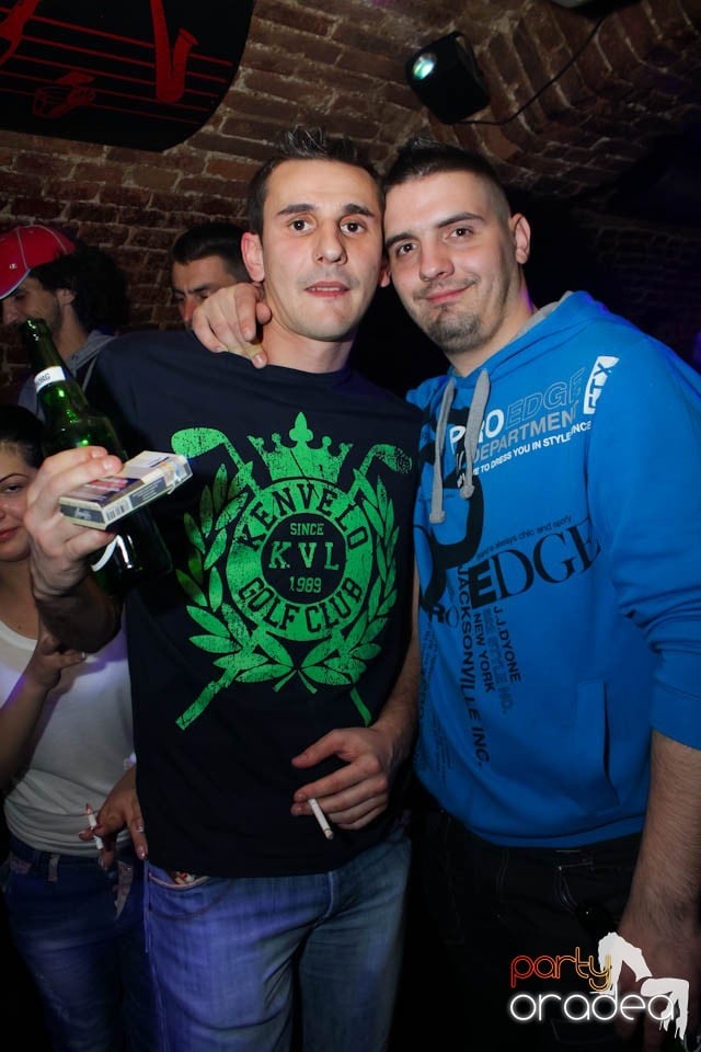 Dans şi distracţie în Club Escape,