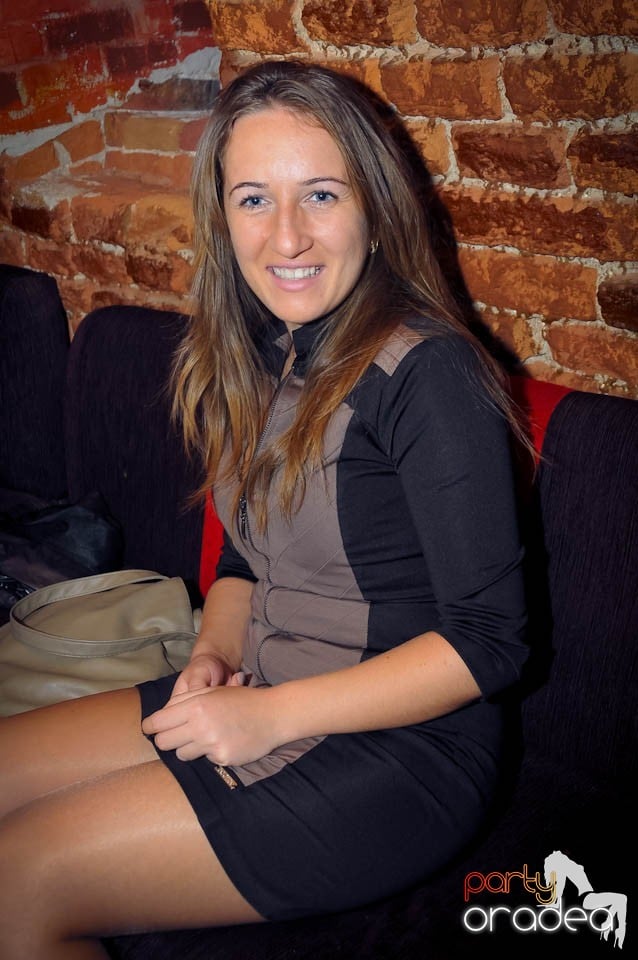 Dans şi distracţie în Club Escape,