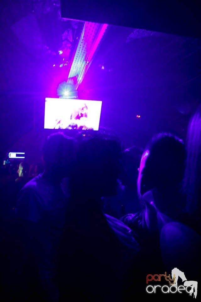 Dans şi distracţie în Club Escape,
