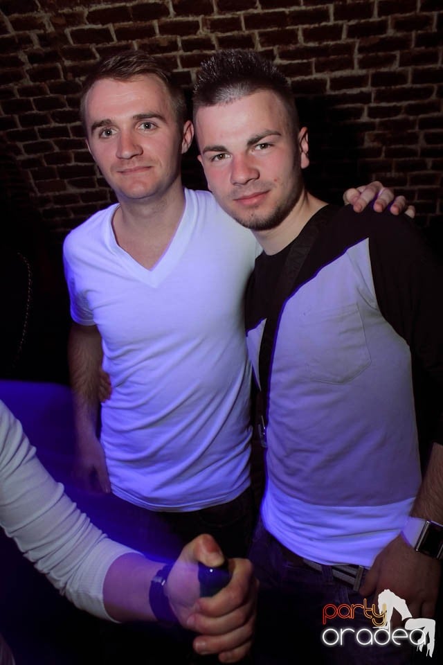 Dans şi distracţie în Club Escape,