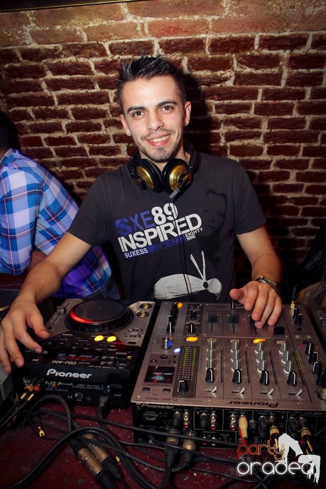 Dans şi distracţie în Club Escape,