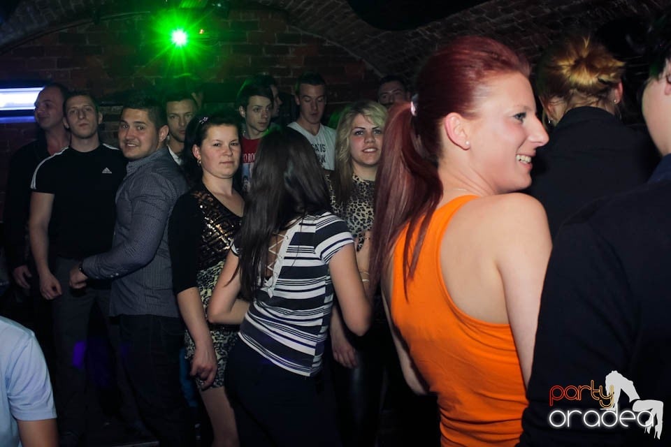 Dans şi distracţie în Club Escape,