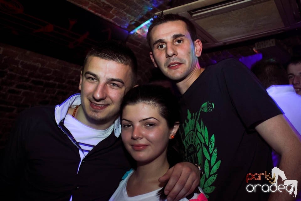 Dans şi distracţie în Club Escape,
