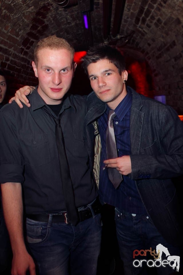 Dans şi distracţie în Club Escape,