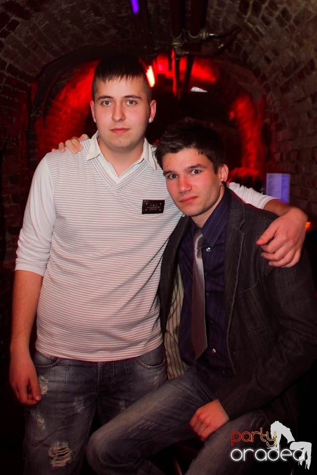 Dans şi distracţie în Club Escape,