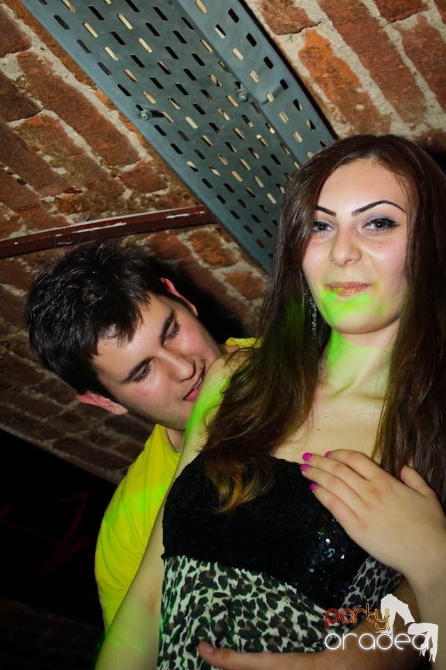 Dans şi distracţie în Club Escape,