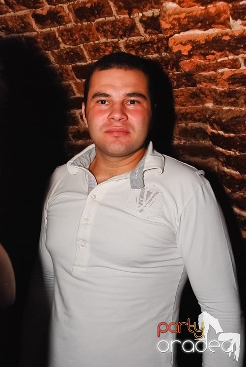 Dans şi distracţie în Club Escape, 