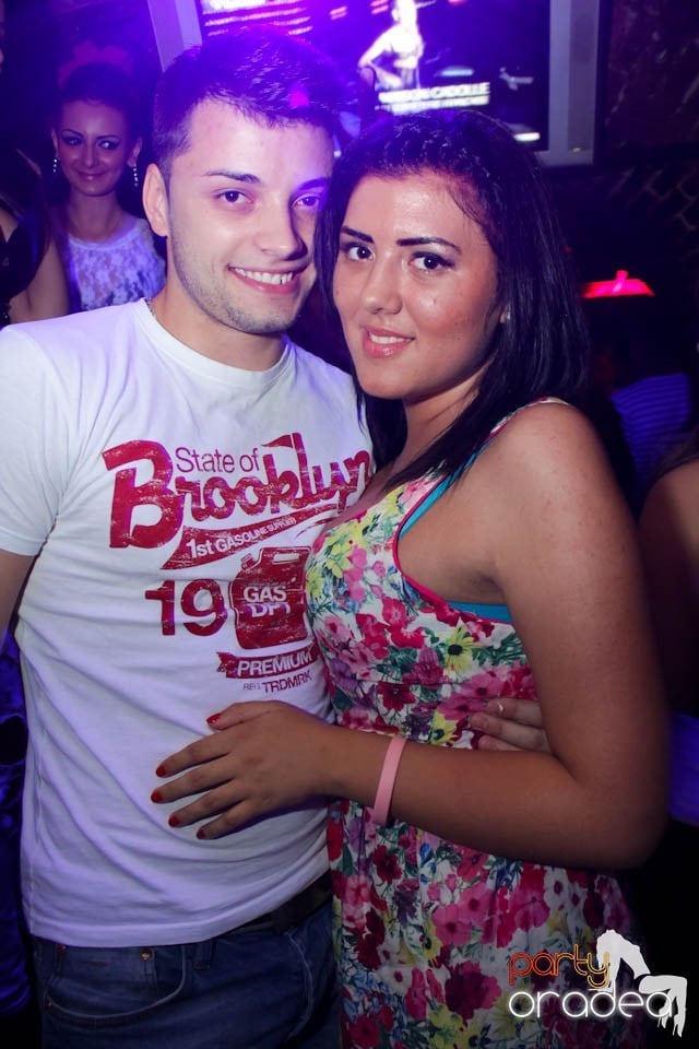 Dans şi distracţie în Club Escape,
