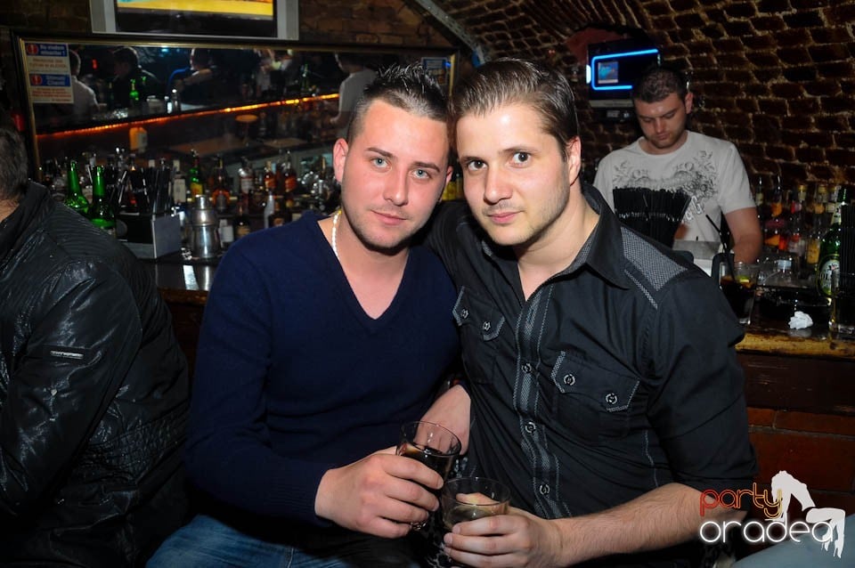 Dans şi distracţie în Club Escape,