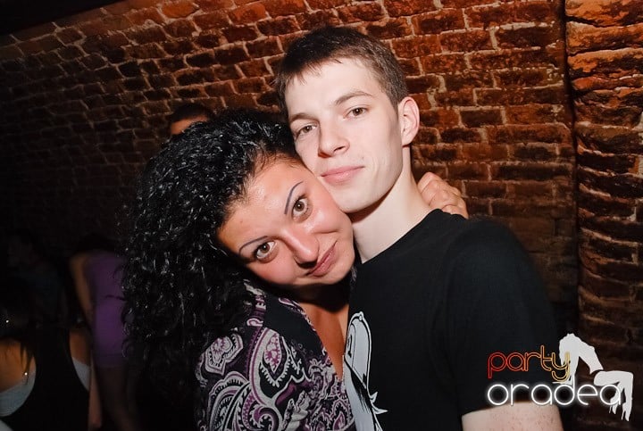 Dans şi distracţie în Club Escape, 