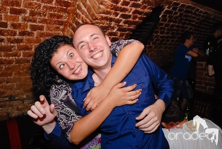 Dans şi distracţie în Club Escape, 