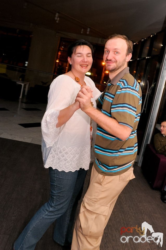 Dans şi karaoke în Blondy's Art Café, 